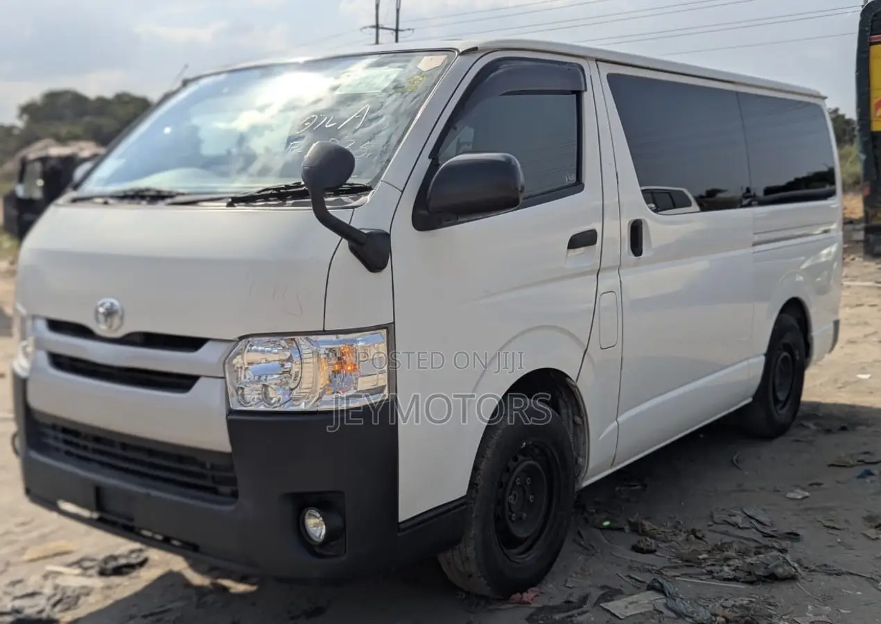 Toyota HiAce 2016 White