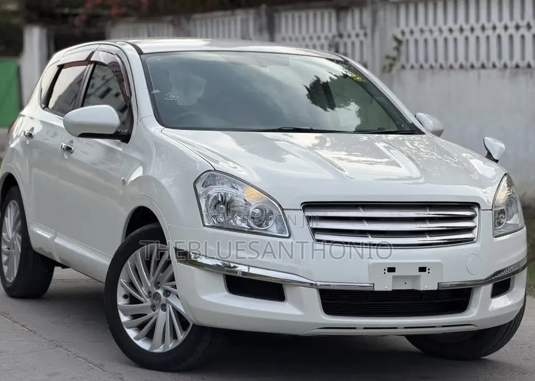 Nissan Dualis 2012 Pearl