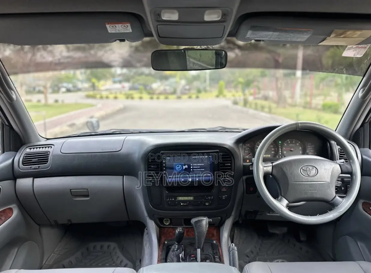 Toyota Land Cruiser 2002 Gray