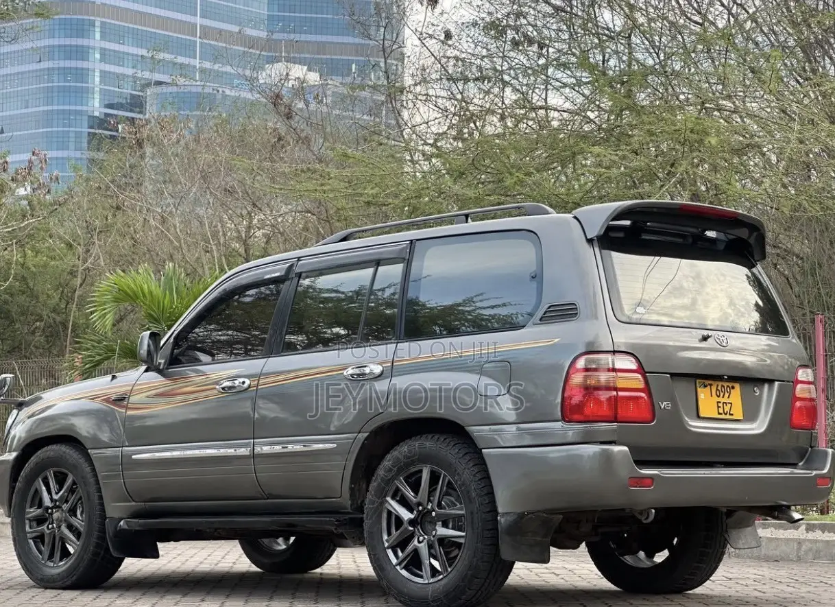 Toyota Land Cruiser 2002 Gray