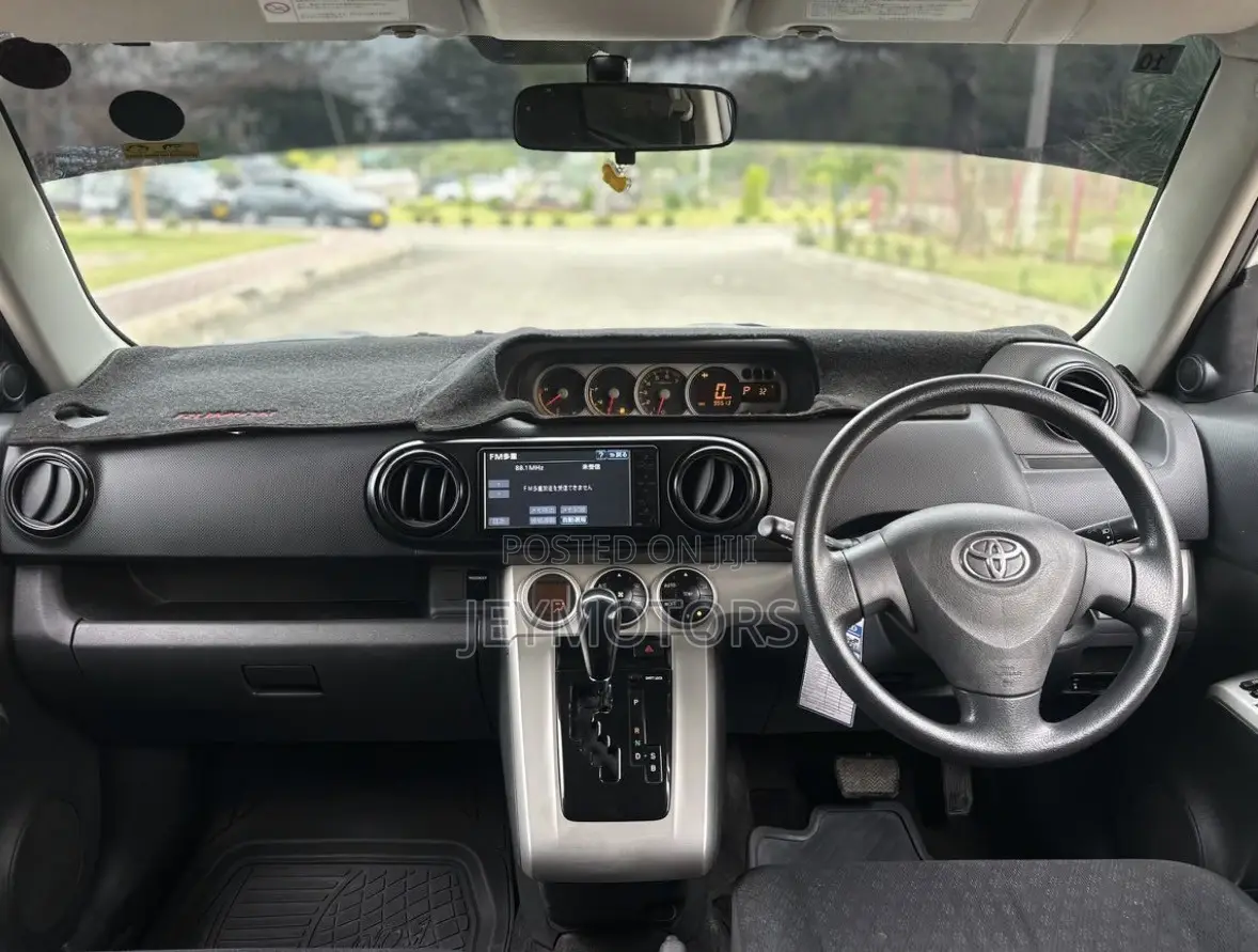 Toyota Corolla Rumion 2009 White