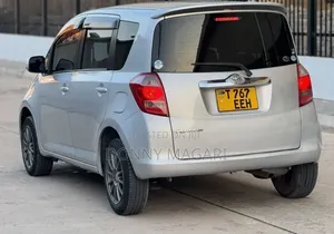 Toyota Ractis 2007 Silver