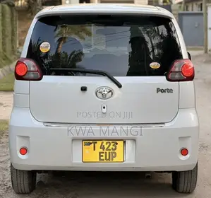 Toyota Porte 2005 White