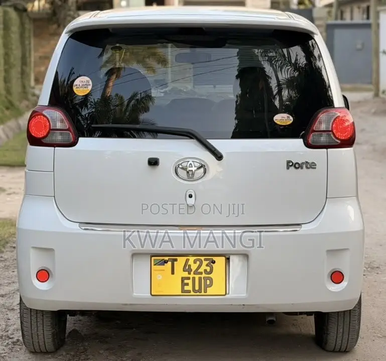 Toyota Porte 2005 White