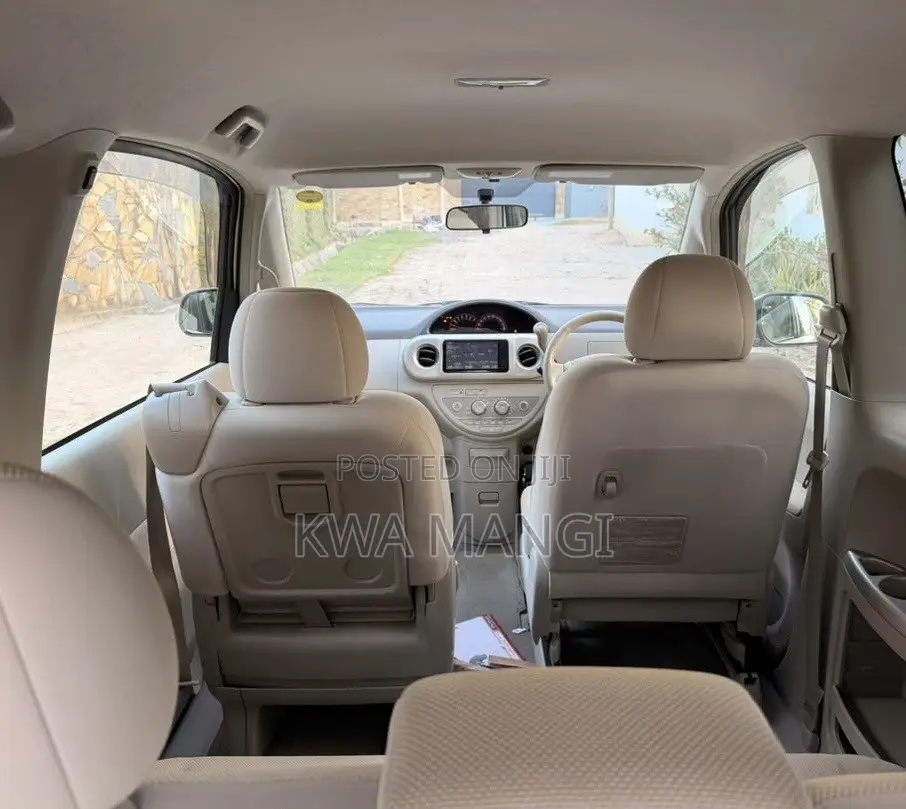 Toyota Porte 2005 White