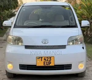 Toyota Porte 2005 White