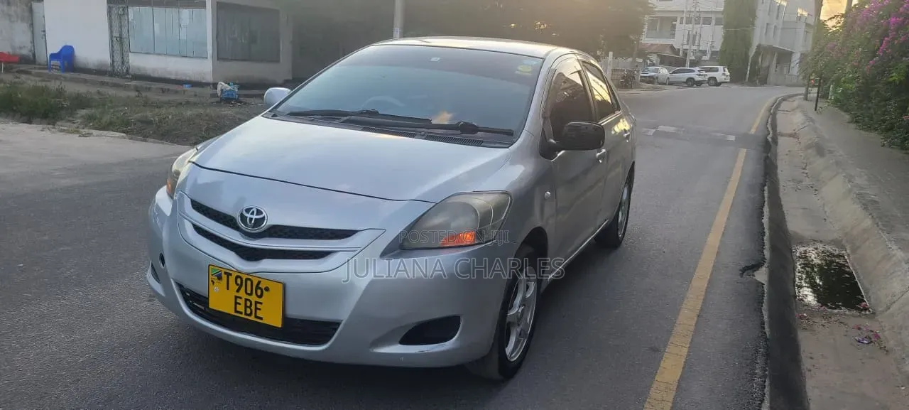 Toyota IST 2010 Silver