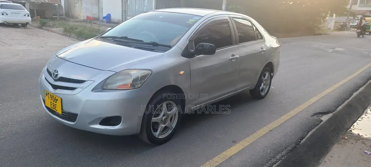 Toyota IST 2010 Silver