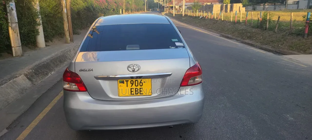 Toyota IST 2010 Silver