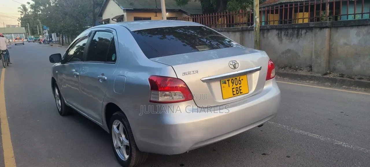 Toyota IST 2010 Silver