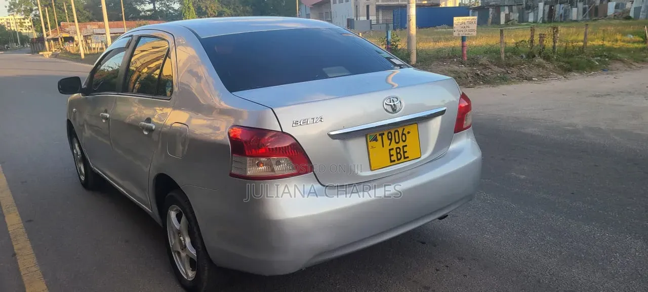 Toyota IST 2010 Silver
