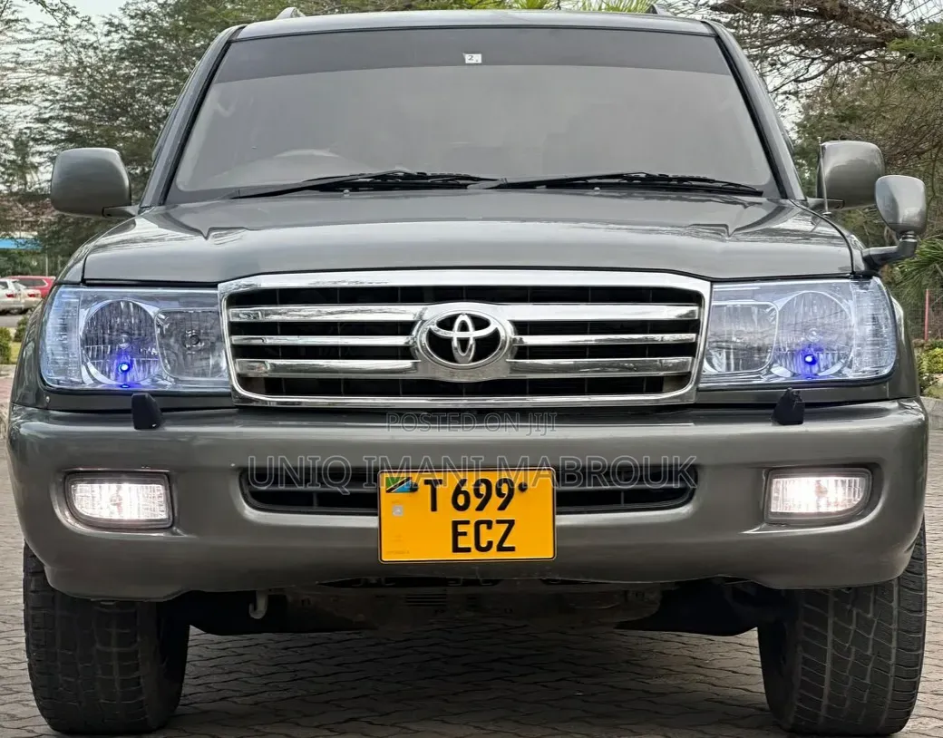 Toyota Land Cruiser 2001 Gray