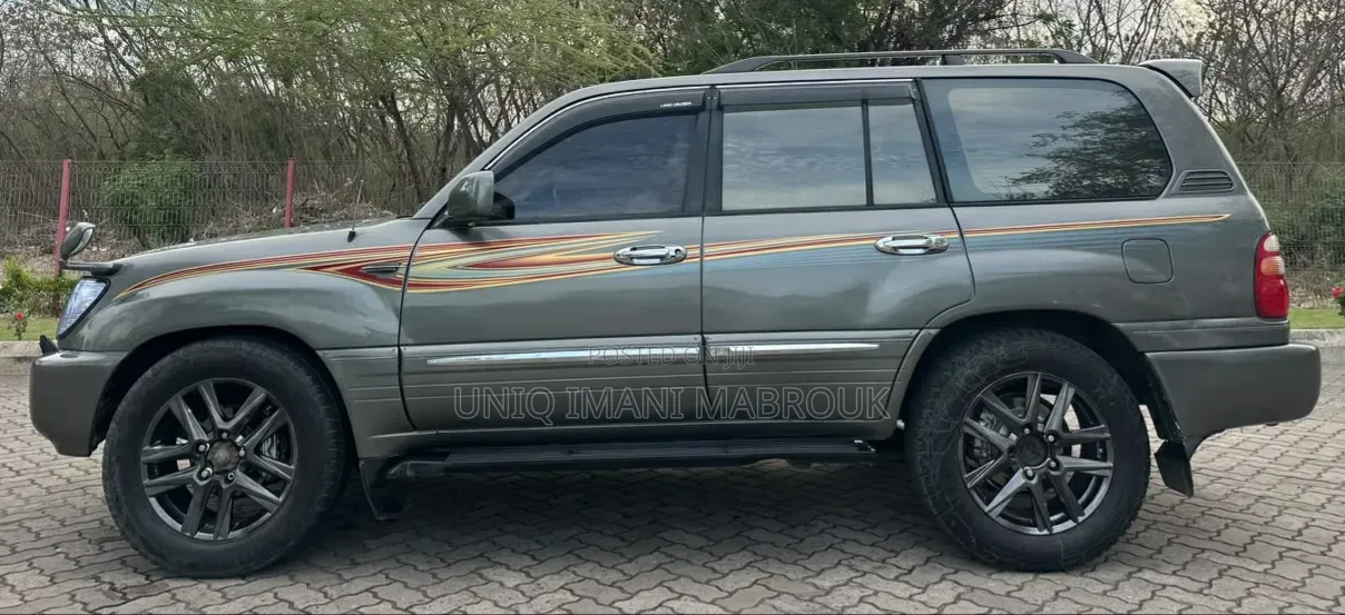 Toyota Land Cruiser 2001 Gray