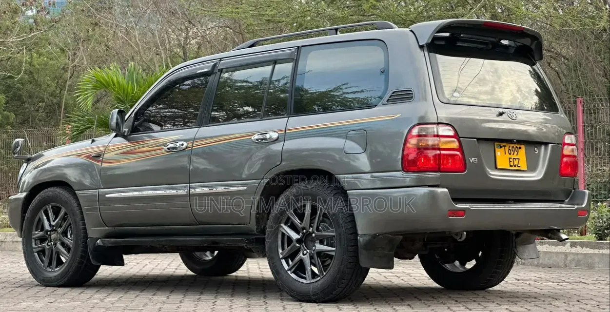 Toyota Land Cruiser 2001 Gray