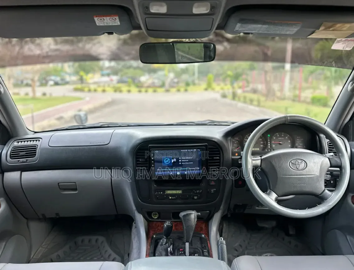 Toyota Land Cruiser 2001 Gray