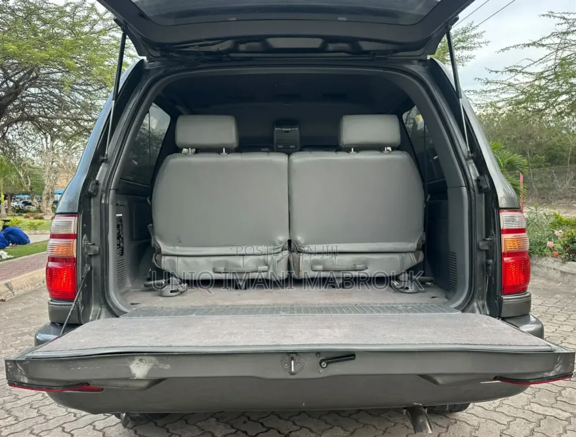 Toyota Land Cruiser 2001 Gray