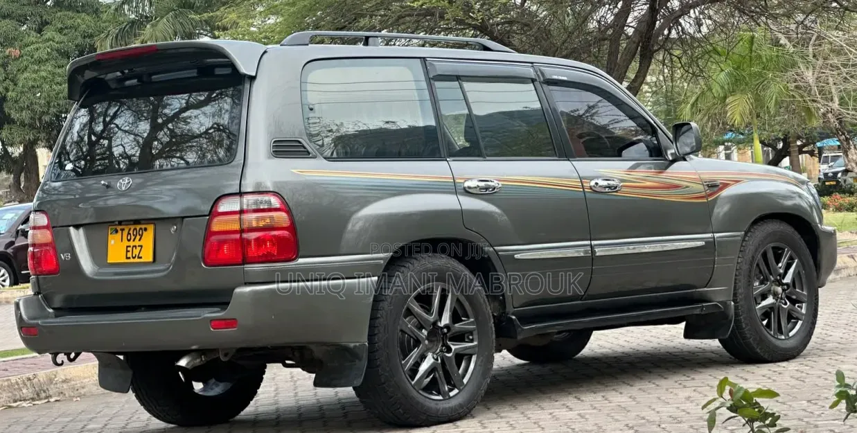 Toyota Land Cruiser 2001 Gray