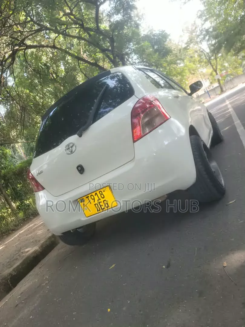 Toyota Vitz 2006 White