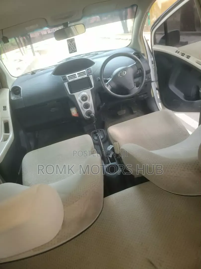 Toyota Vitz 2006 White