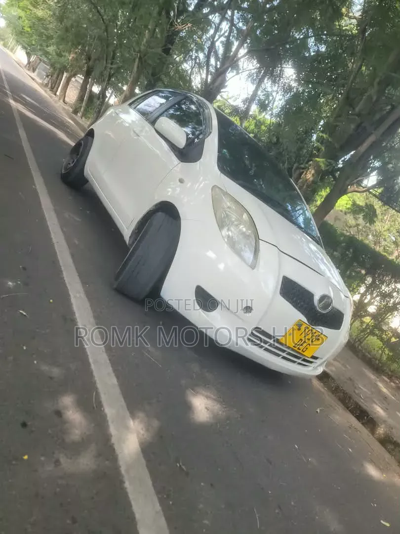 Toyota Vitz 2006 White