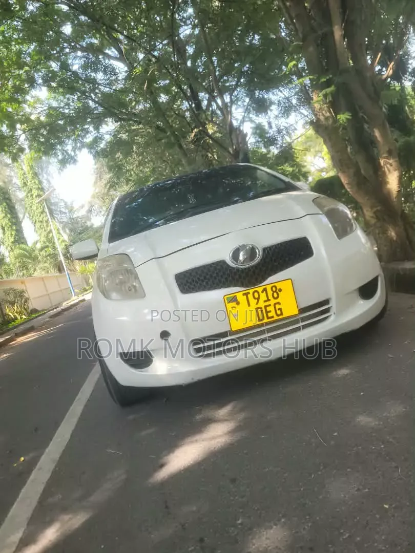 Toyota Vitz 2006 White