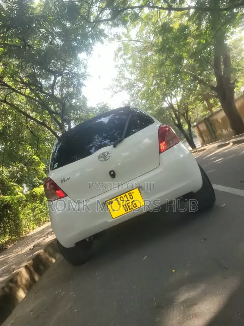 Toyota Vitz 2006 White