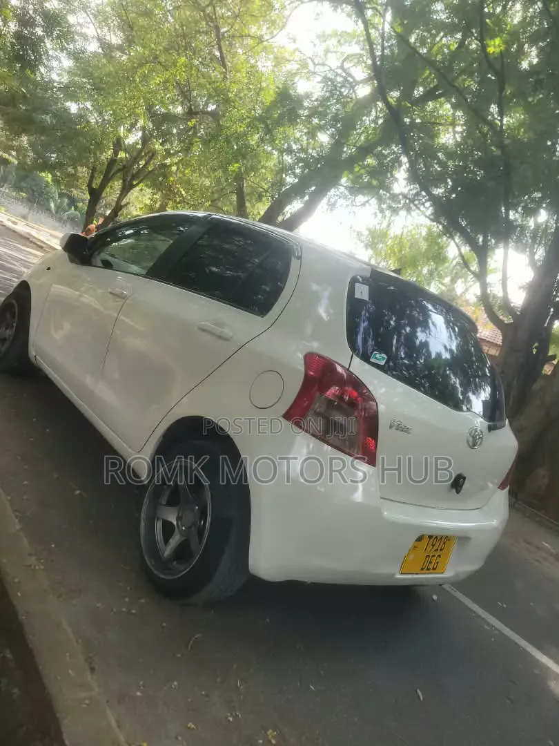 Toyota Vitz 2006 White
