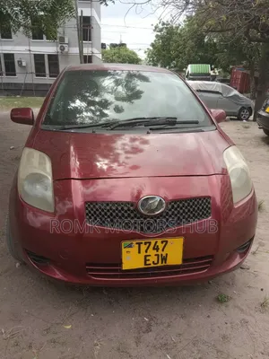 Toyota Vitz 2006 Maroon