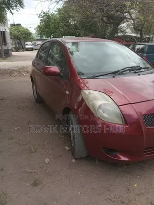 Toyota Vitz 2006 Maroon