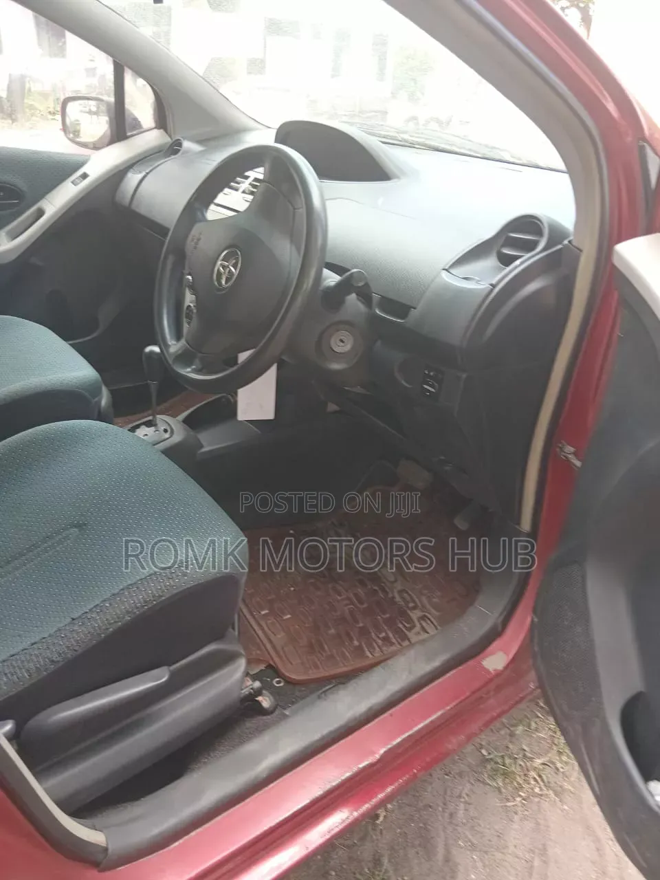 Toyota Vitz 2006 Maroon