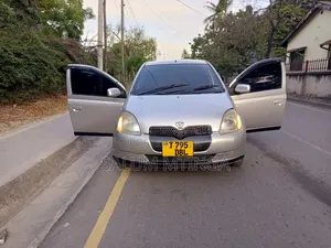 Toyota Vitz 2003 Silver