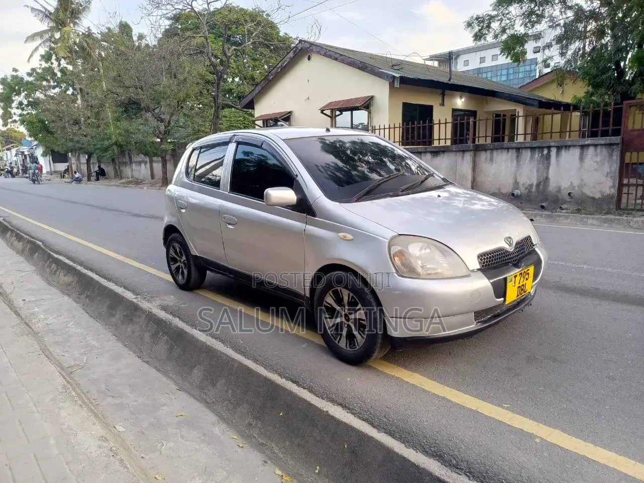 Toyota Vitz 2003 Silver