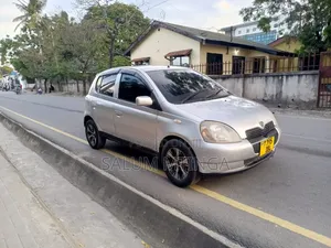 Toyota Vitz 2003 Silver