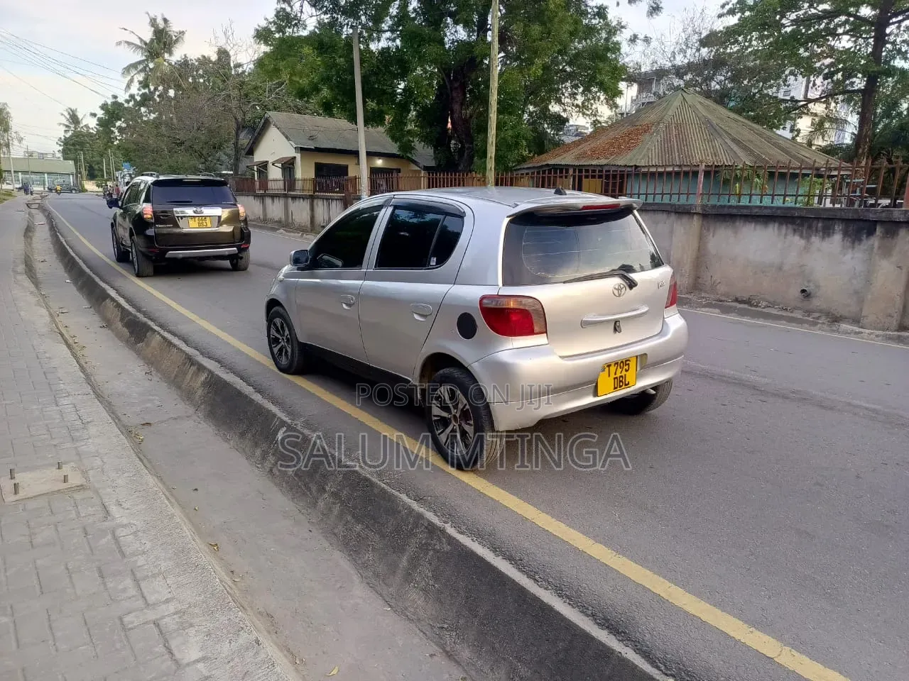Toyota Vitz 2003 Silver