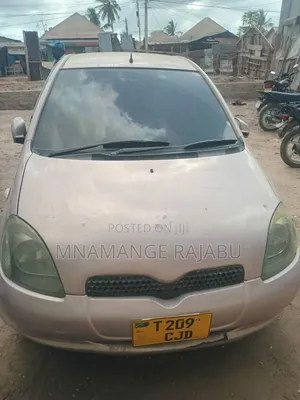 Toyota Vitz 2005 Silver