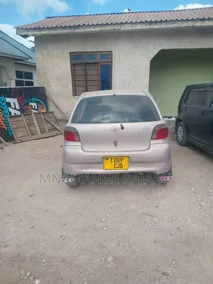 Toyota Vitz 2005 Silver
