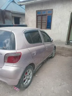 Toyota Vitz 2005 Silver