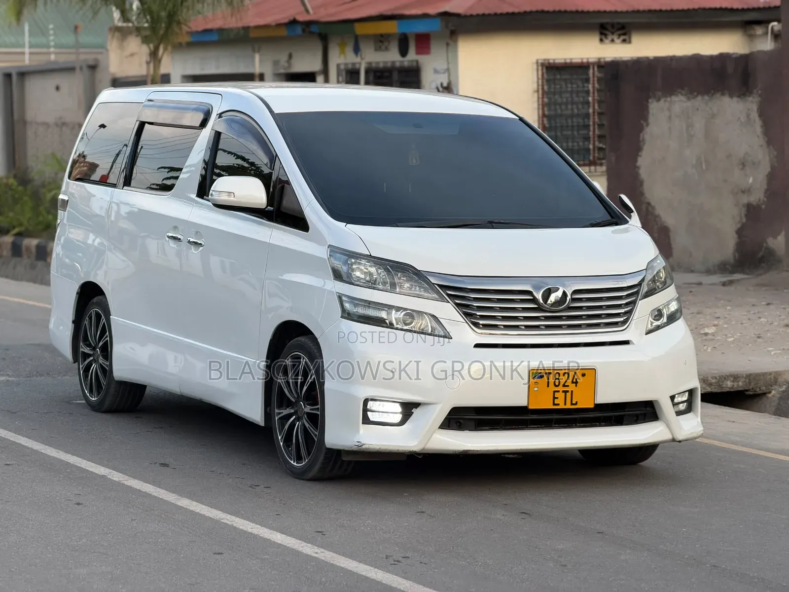 Toyota Vellfire 2010 White
