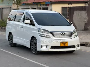 Toyota Vellfire 2010 White