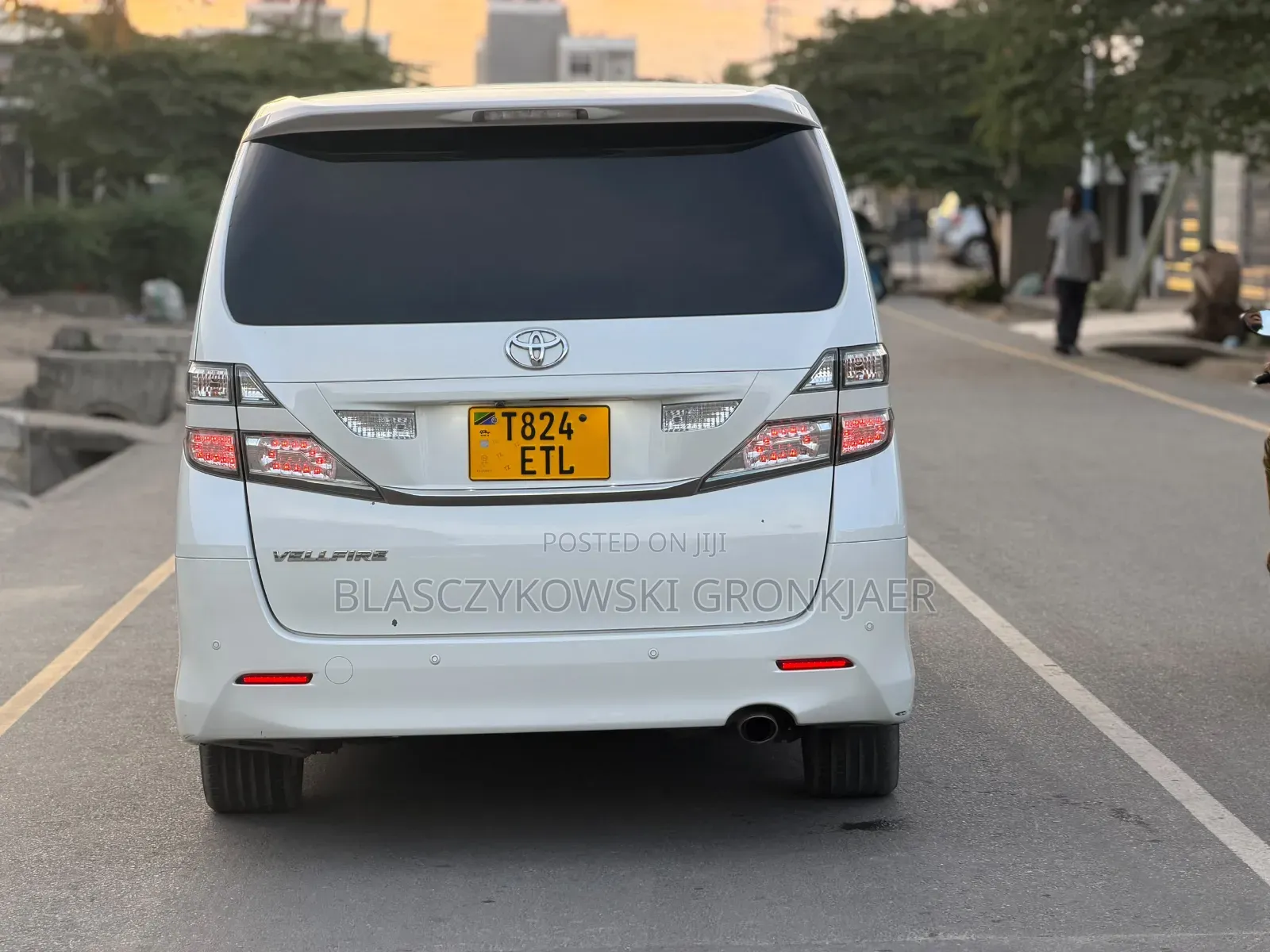 Toyota Vellfire 2010 White