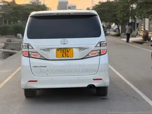 Toyota Vellfire 2010 White