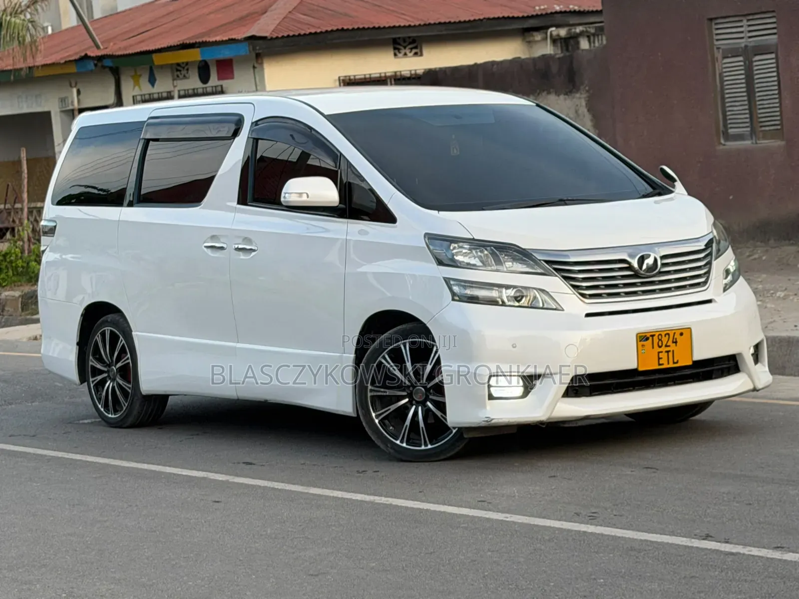 Toyota Vellfire 2010 White