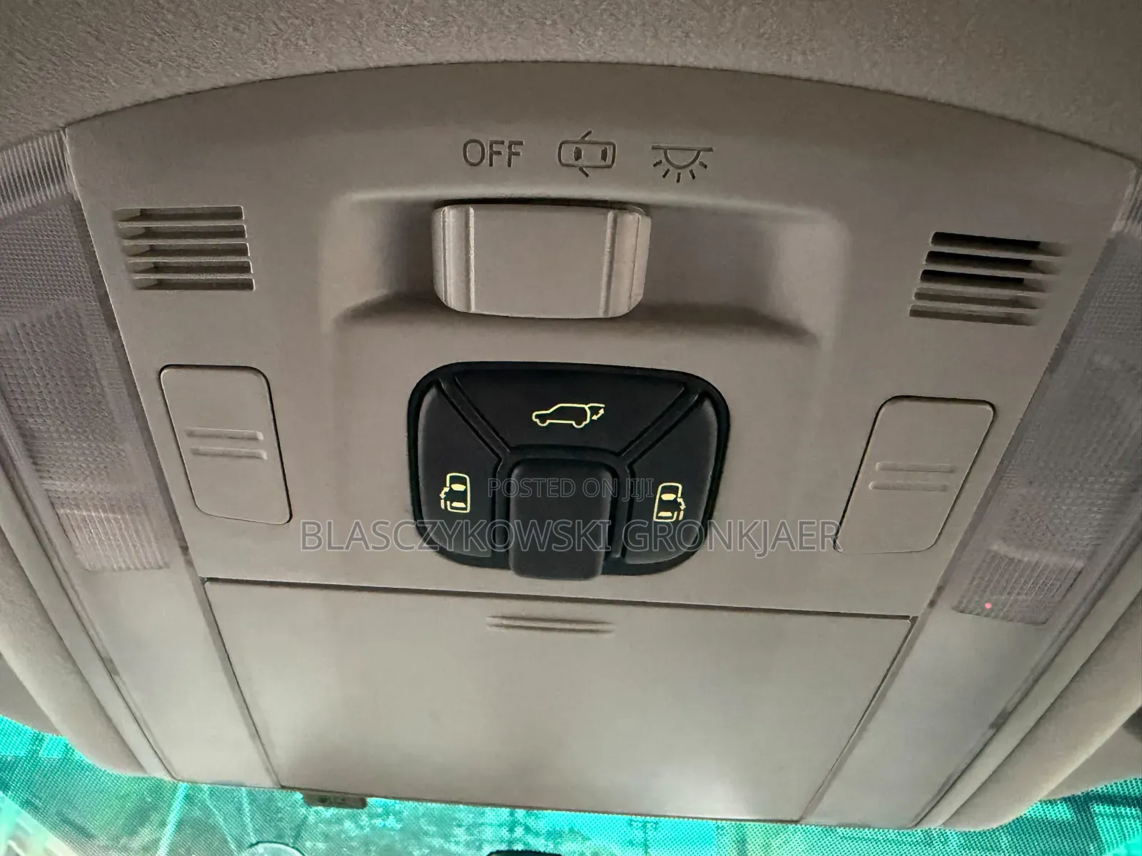 Toyota Vellfire 2010 White