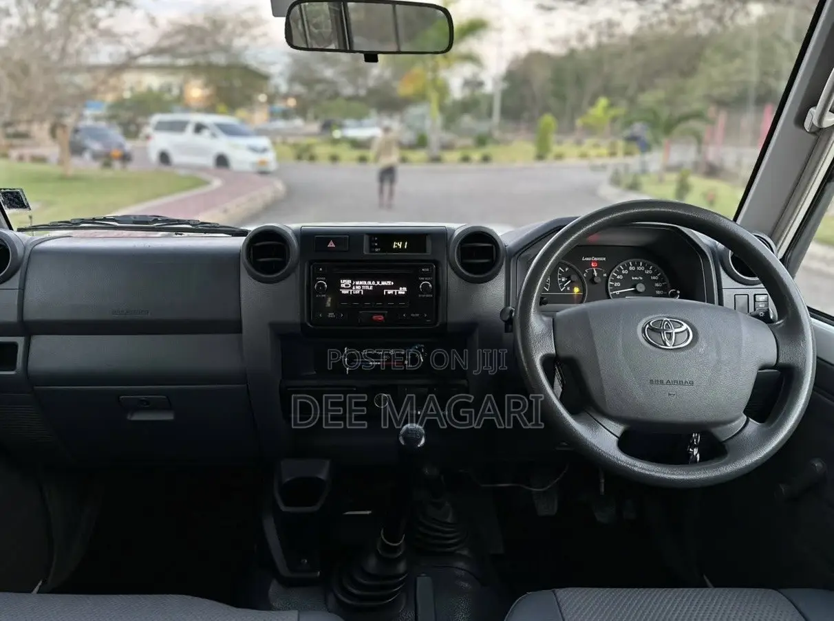 Toyota Land Cruiser 2022 White