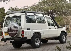 Toyota Land Cruiser 2022 White