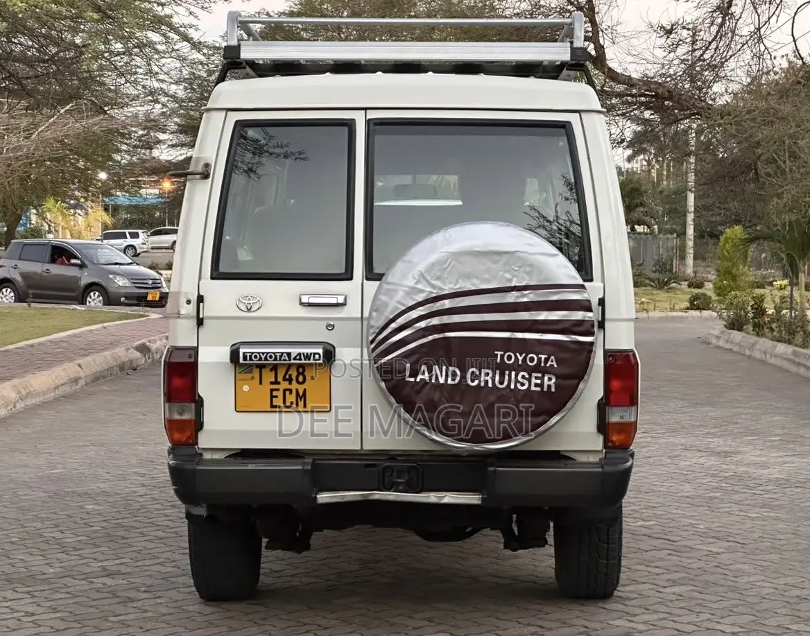 Toyota Land Cruiser 2022 White