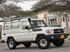 Toyota Land Cruiser 2022 White