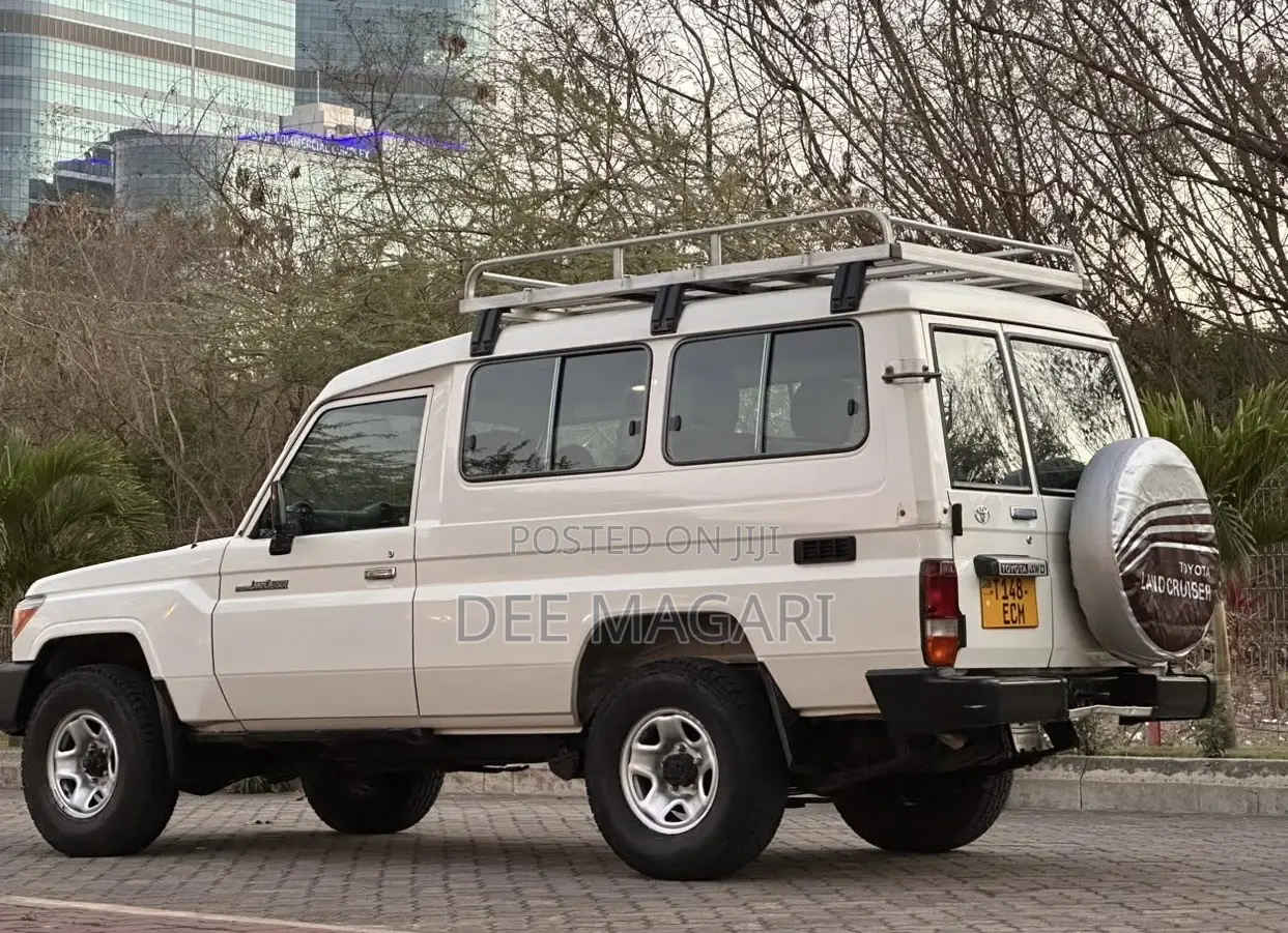 Toyota Land Cruiser 2022 White