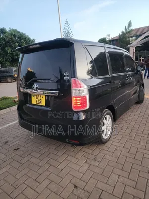 Toyota Noah 2010 Black