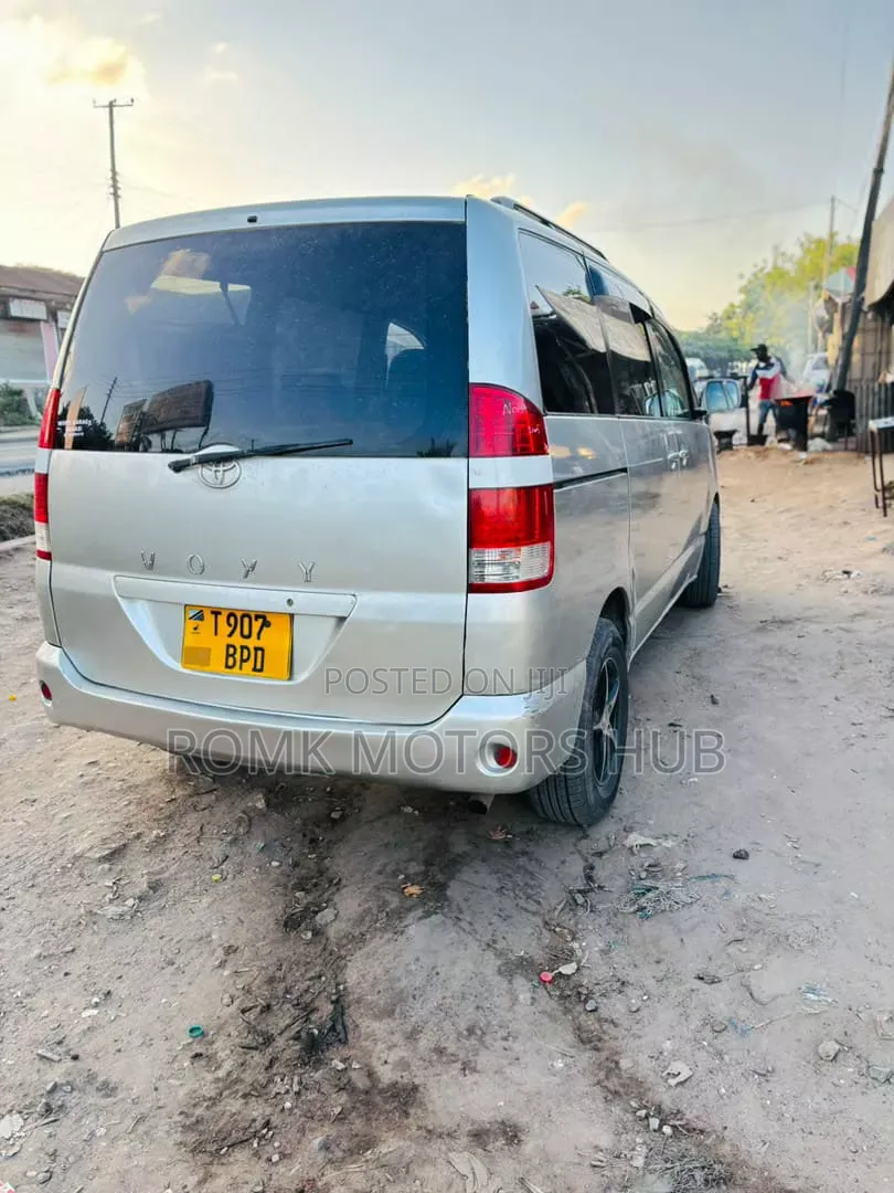 Toyota Voxy 2015 Gray